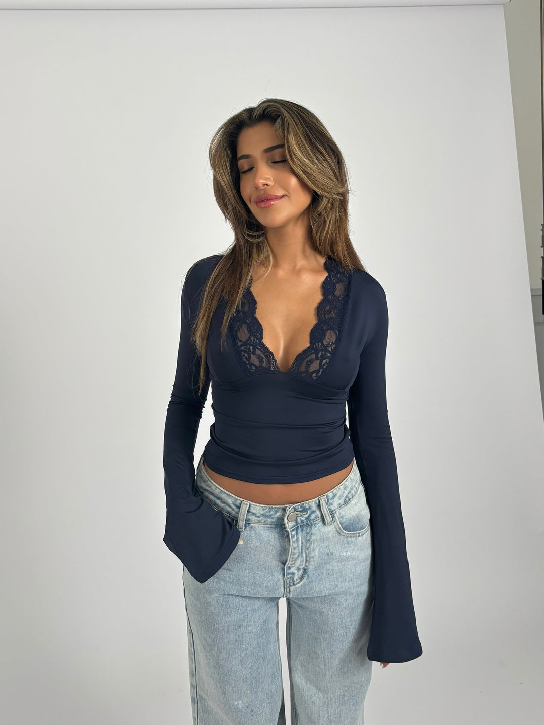 DELACROIX | NORDIQUE CHIC HAUT EN DENTELLE