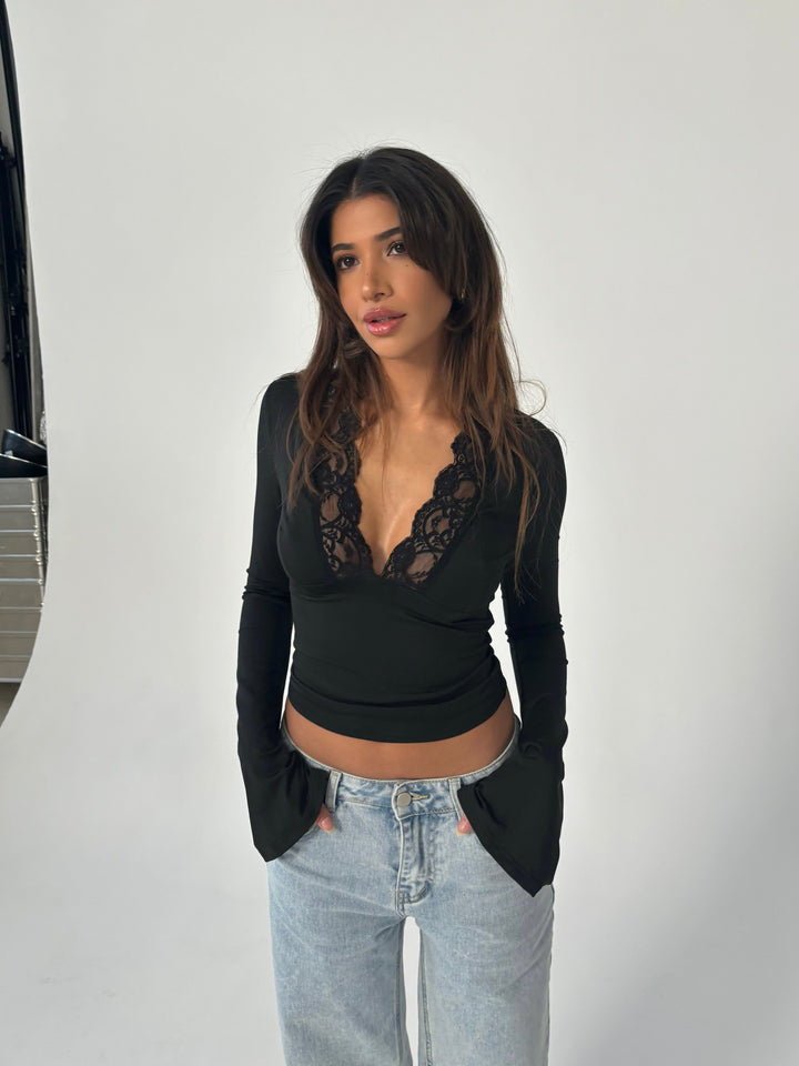 DELACROIX | NORDIQUE CHIC HAUT EN DENTELLE